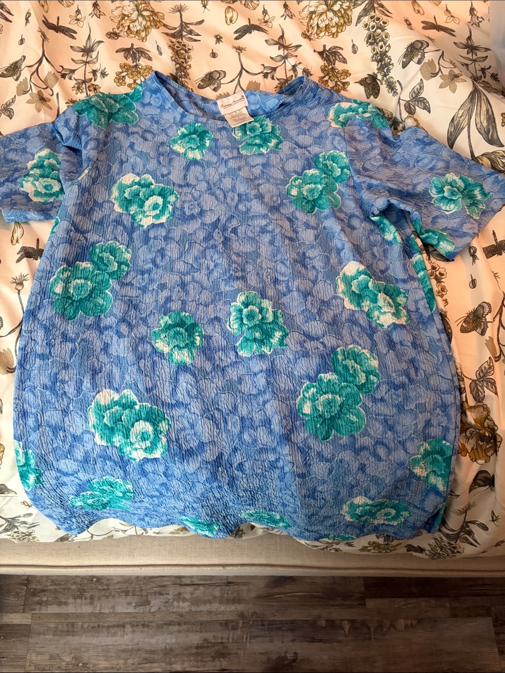 Bobbie brooks Blue Floral Short Sleeve Top - Green Flower Print‎